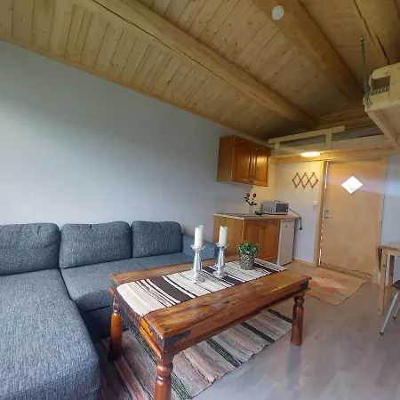 Small Cabbin With Shared Bathroom And Kitchen Near By Nyaraló *