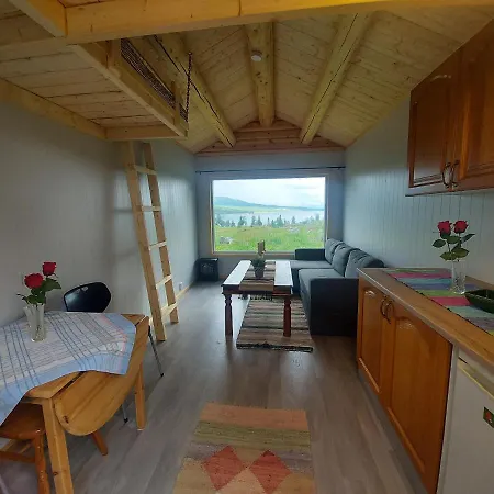 Small Cabbin With Shared Bathroom And Kitchen Near By *